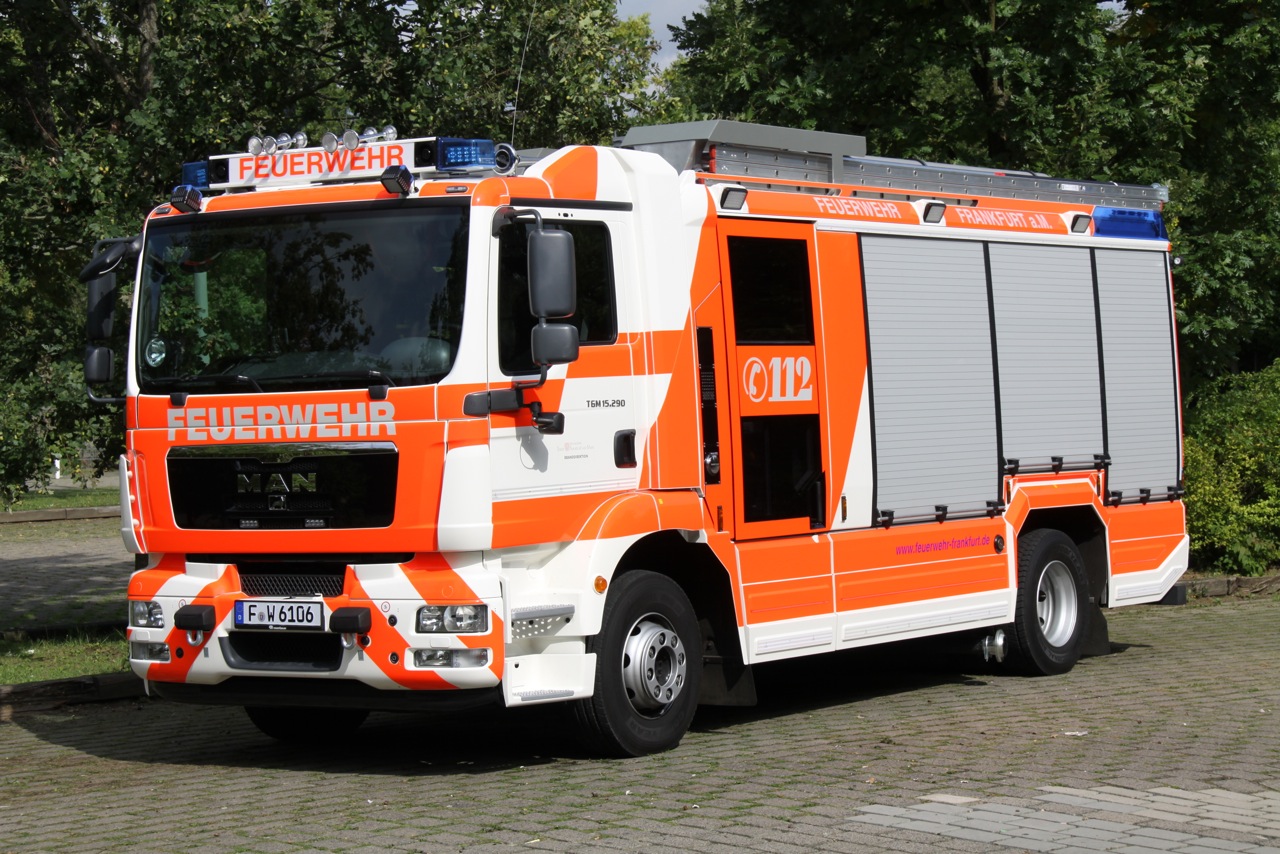 Egy híján húsz: Rosenbauer tűzoltójárművek Frankfurtban
