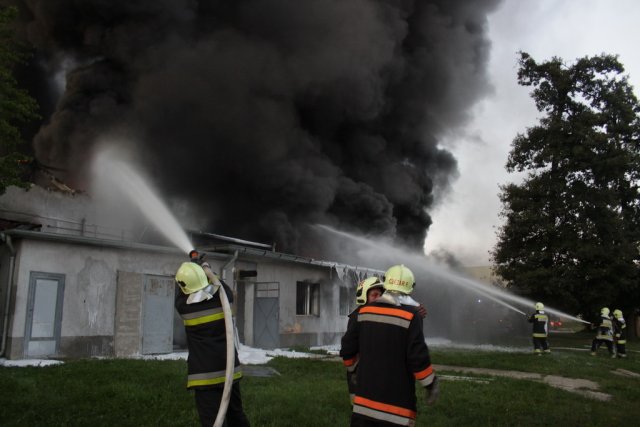 Tűz a veszprémi szigetelőanyag gyárban